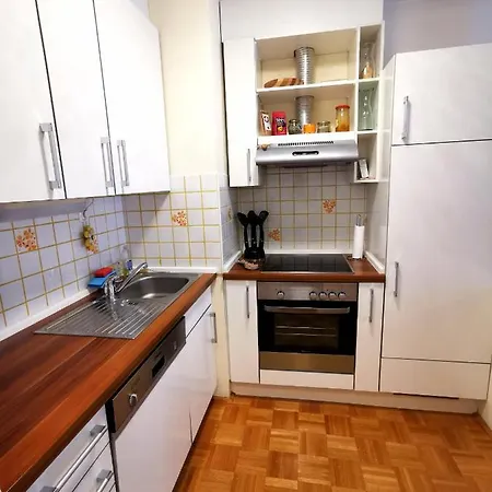 Apartment Cozy With Free Parking And Balcony