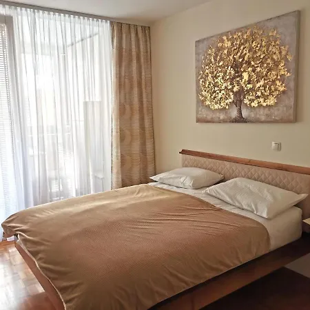 Cozy With Free Parking And Balcony *