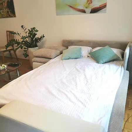 Apartment Cozy With Free Parking And Balcony *