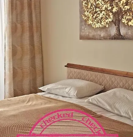 Cozy With Free Parking And Balcony Apartment
