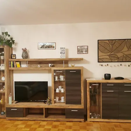 Apartment Cozy With Free Parking And Balcony *