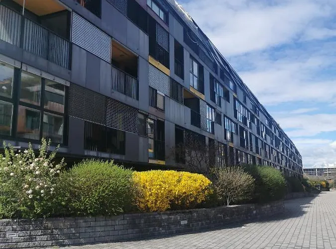 Apartman Cozy With Free Parking And Balcony