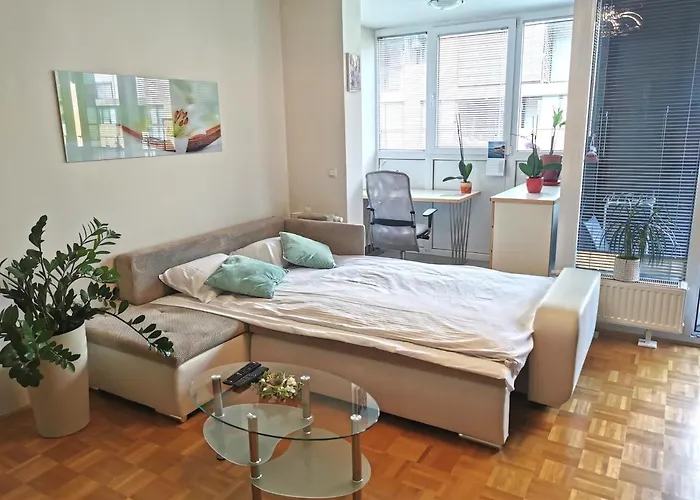 Cozy With Free Parking And Balcony Apartman *