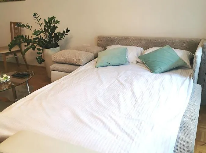 Apartman Cozy With Free Parking And Balcony *