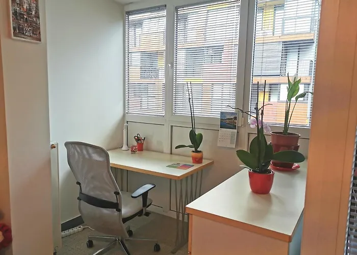 Cozy With Free Parking And Balcony Apartman *