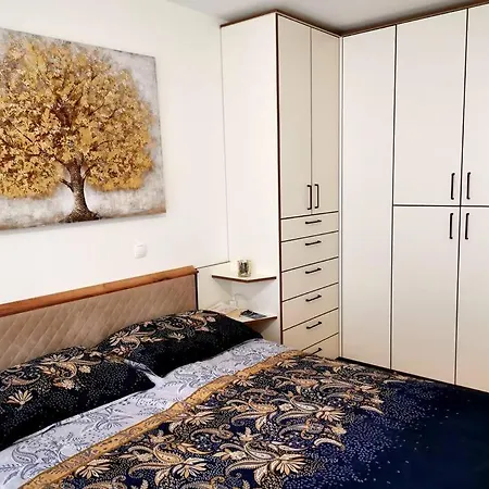 Cozy With Free Parking And Balcony Lubiana
