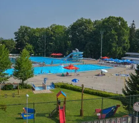 Appartement Cozy With Free Parking And Balcony *