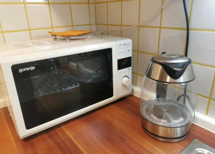 Cozy With Free Parking And Balcony