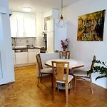 Cozy With Free Parking And Balcony アパート リュブリャナ