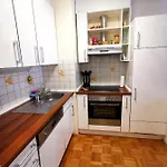 アパート Cozy With Free Parking And Balcony